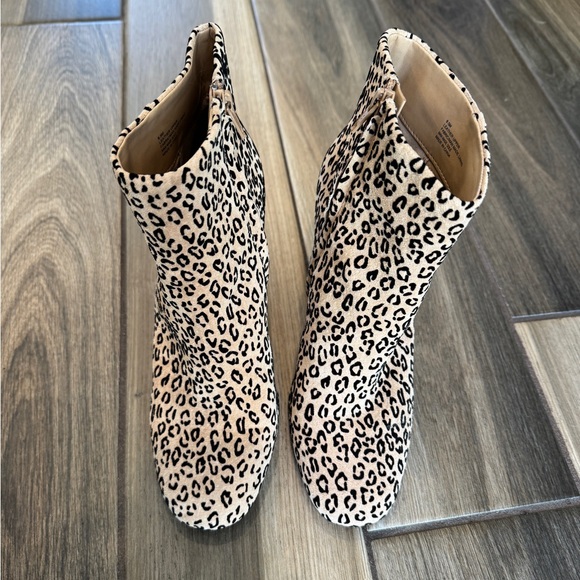 Gianni Bini Cheetah Ankle Boot with Block Heel 8.5 - Picture 2 of 5